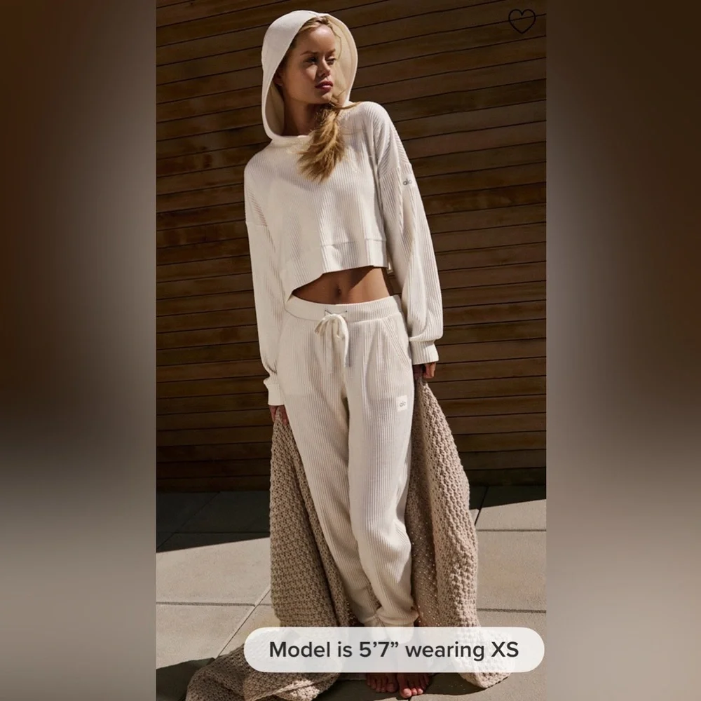 Alo Yoga NWOT Muse Sweatpants Ivory Size L